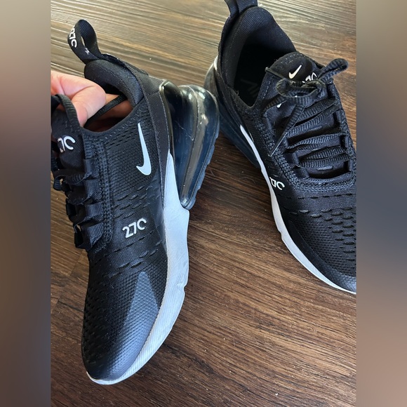 Nike Air Max 270 Black and White Women’s - Picture 7 of 9